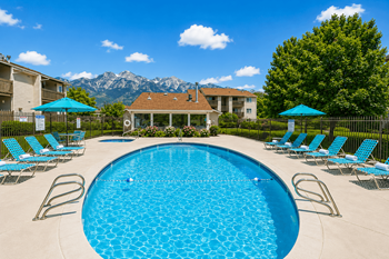 Springwood heated pool, spa & sun deck